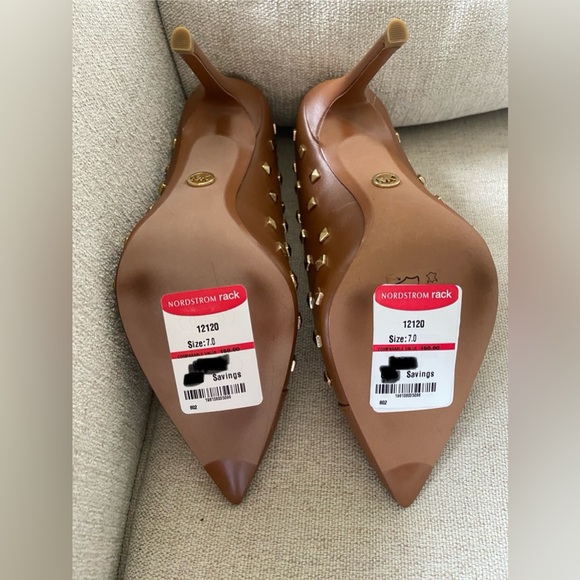NWT Michael Kors Keke Toe Cap Pump, 7M, brown leather with gold pyramid studs. - Picture 9 of 13
